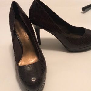 Brown platform pump